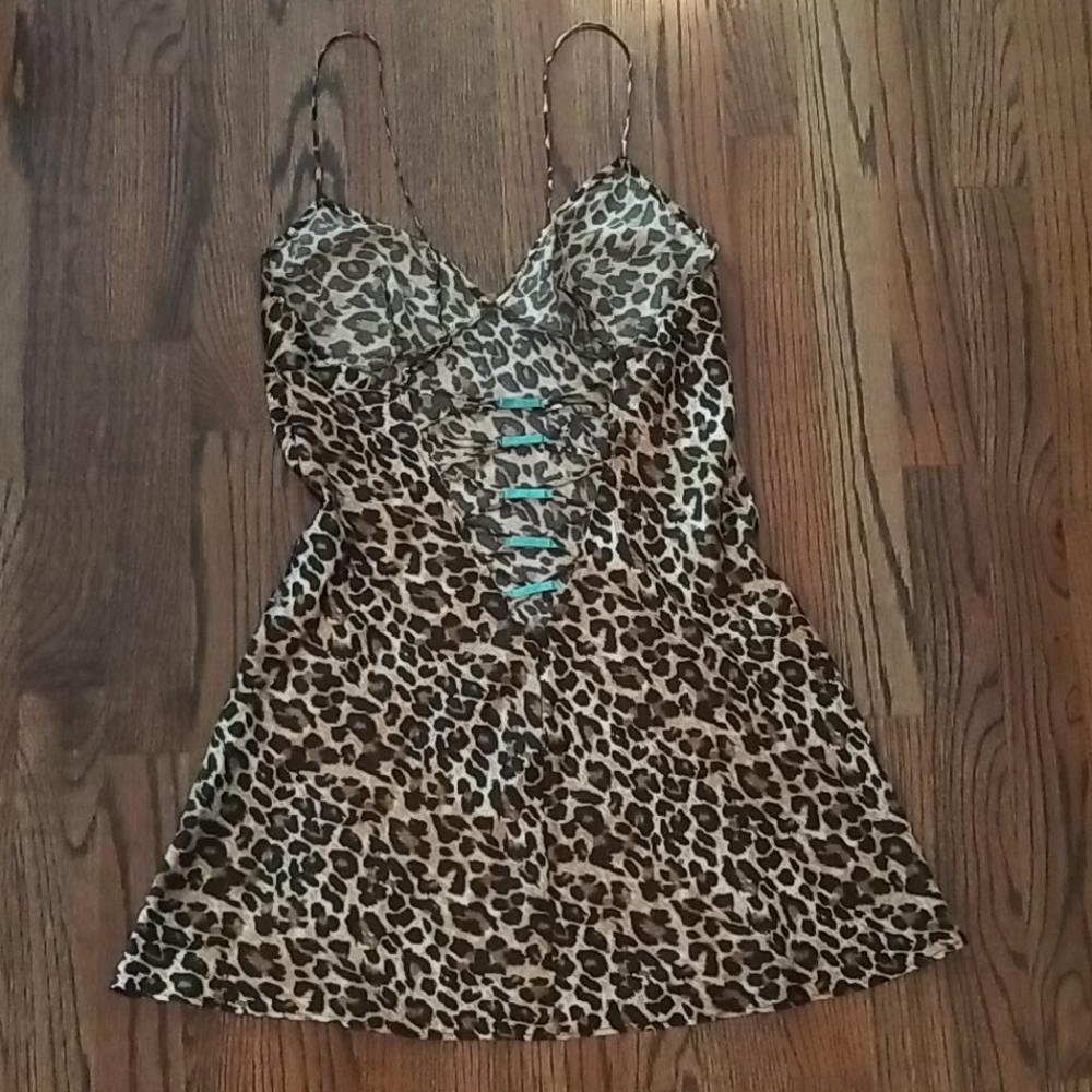 Victoria's Secret Short Nightgown - Picture 4 of 8